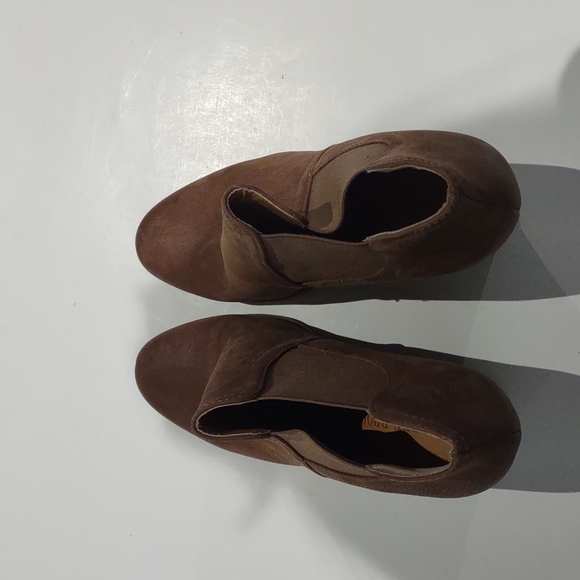 Beautiful brown boots by Audrey Brooks🍀☘️🌼 - Picture 8 of 13